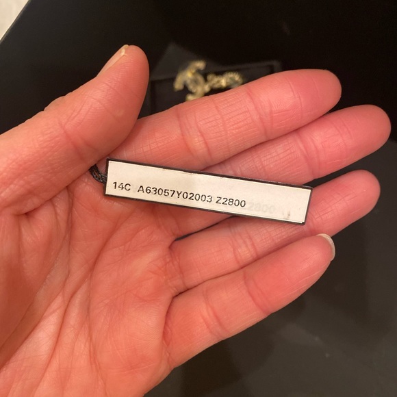 Like new authentic Chanel earring. It’s 2cm. It comes with a box&original tag. - Picture 5 of 8